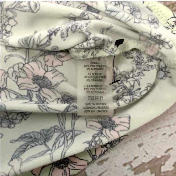 Karl Lagerfeld Sleeveless Blouse in Pale Green Size L - Picture 6 of 6